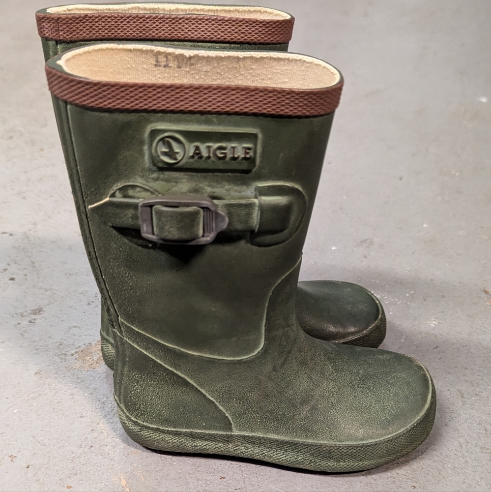 Aigle kids rain boots green euro size 25 (usa 8.5)